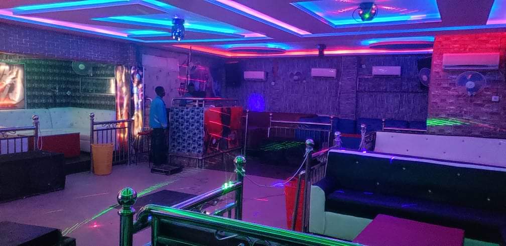 Article : Janet Night-Club, la plus ancienne et la meilleure boîte de nuit de Télimélé